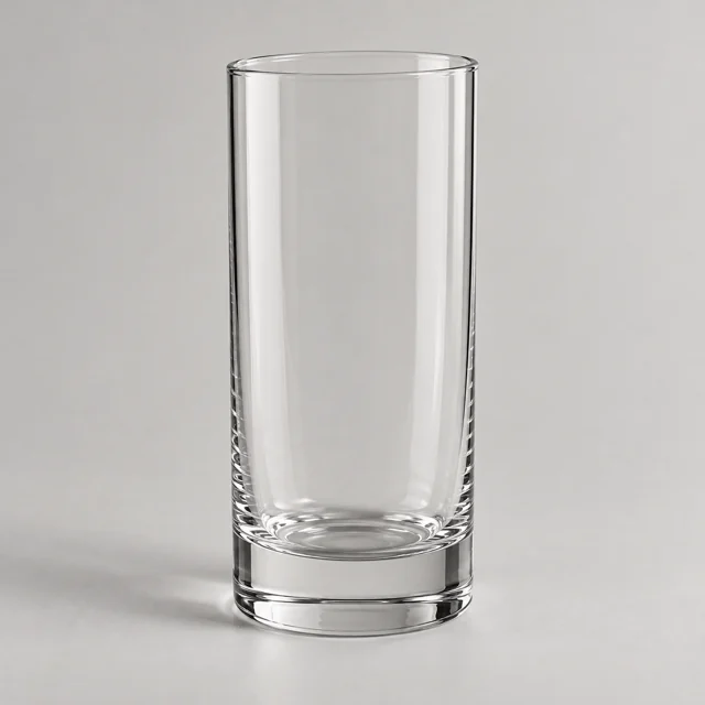 Un vaso alto vacío.